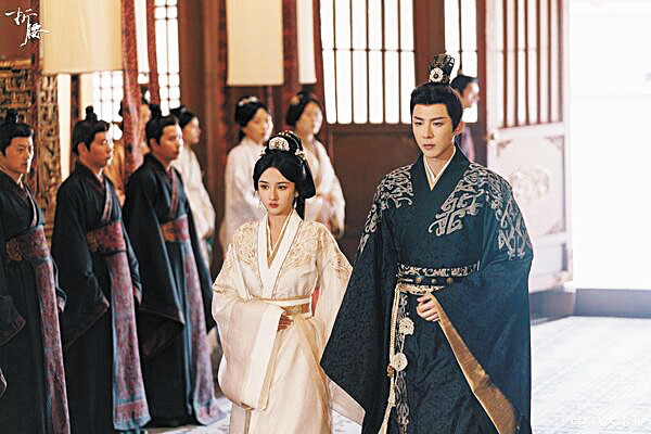 兩人合作主演《折腰》。資料圖片