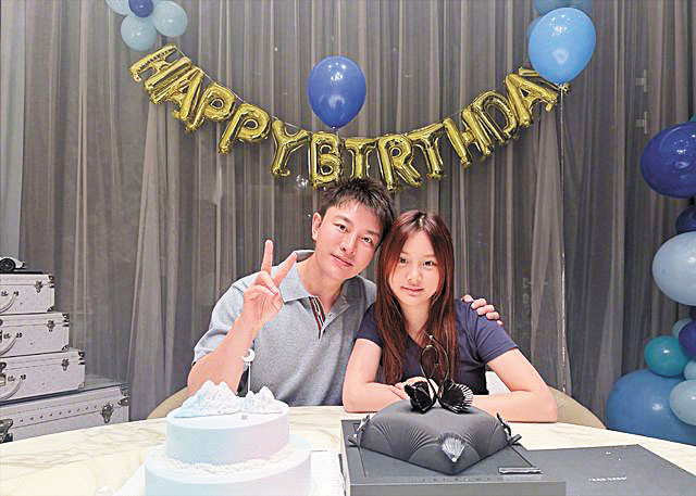 賈乃亮和甜馨合照。網上圖片