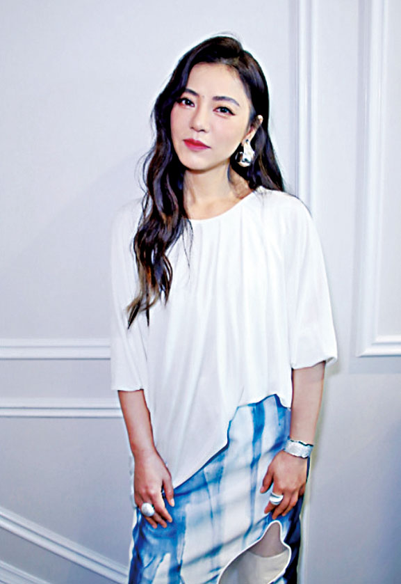 丁噹迎接生日和高雄巨蛋演唱會，雙倍喜氣。網上圖片