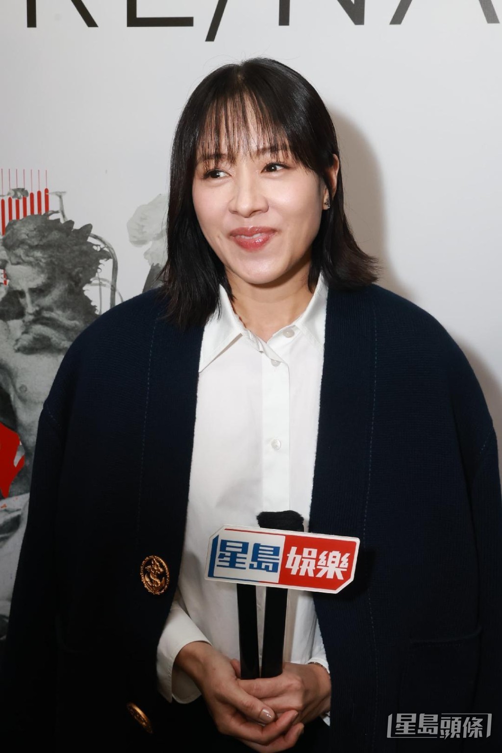 今年她有幸在羅浮宮休館日，近距離獨自欣賞《蒙羅麗莎》。