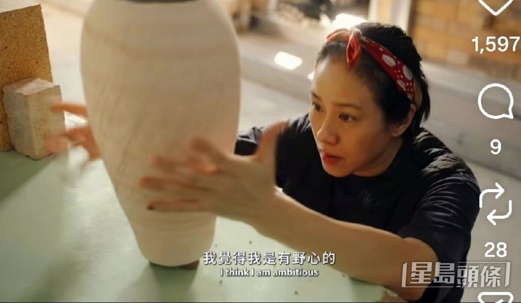 她在創作過程中十分專注用心。