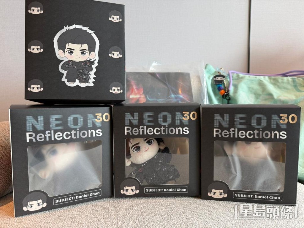 「Neon Black Warrior紀念娃娃」等周邊商品，讓歌迷珍藏回憶。