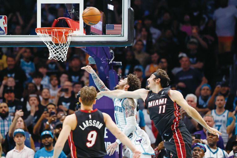 鮑爾上籃完成致命準絕殺。美聯社