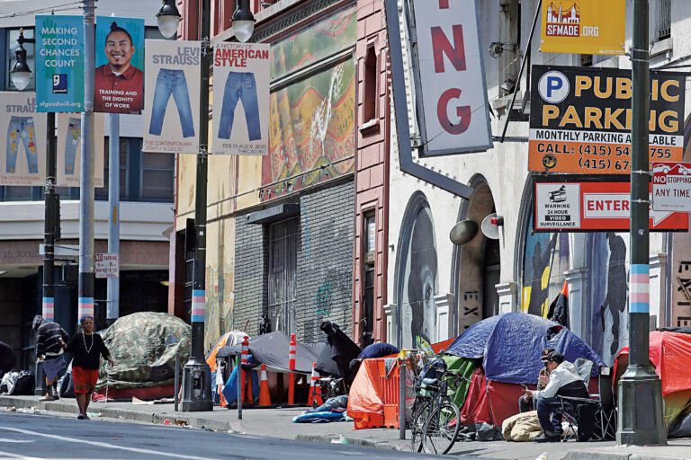 州府撥款逾億支援地方無家者服務。美聯社資料圖