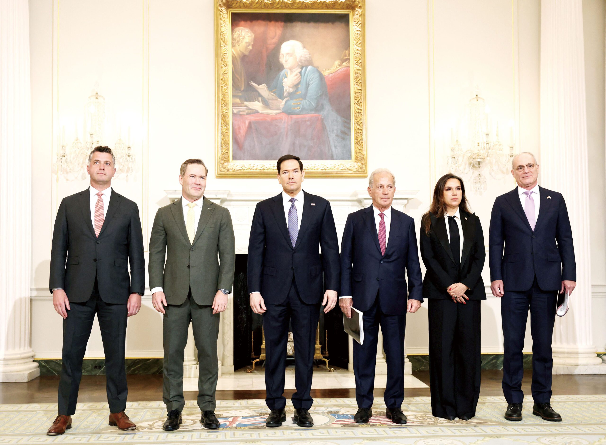 魯比奧與參加會談的代表合影。路透社