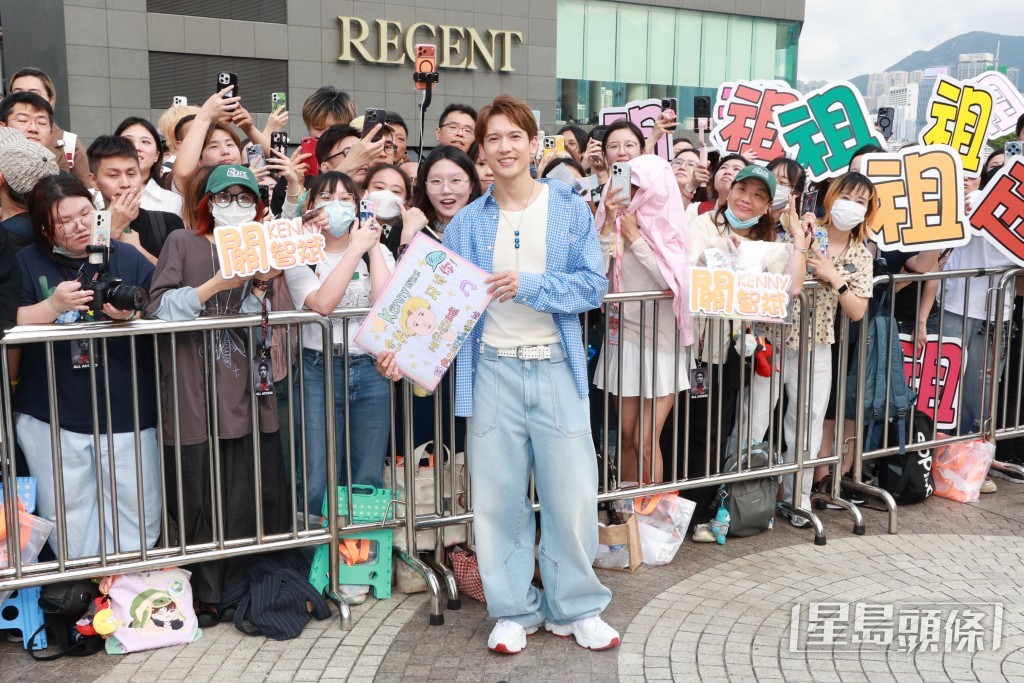 關智斌在活動上大受歡迎。