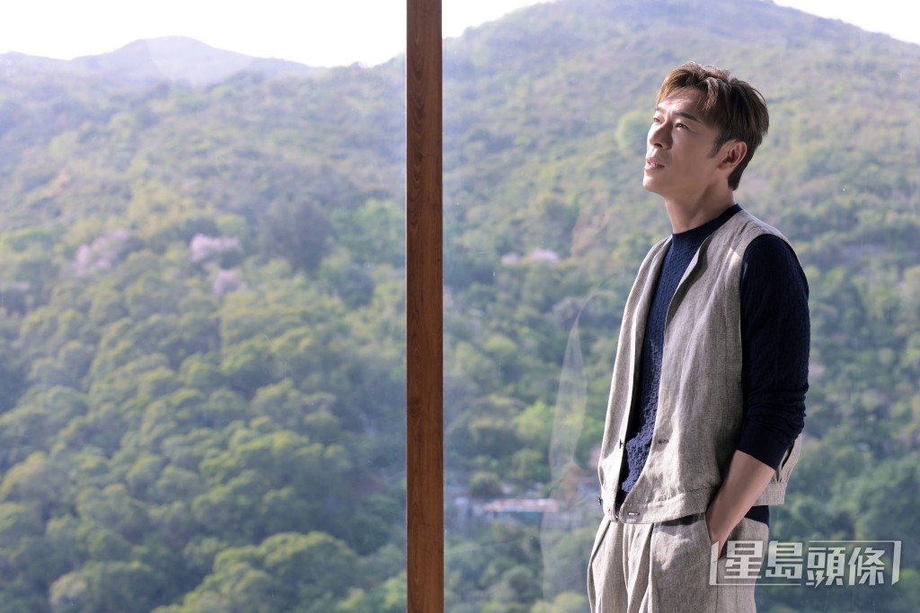 新歌《信天翁》被形容為一份「失敗者贈言」，送給將要成功的你。