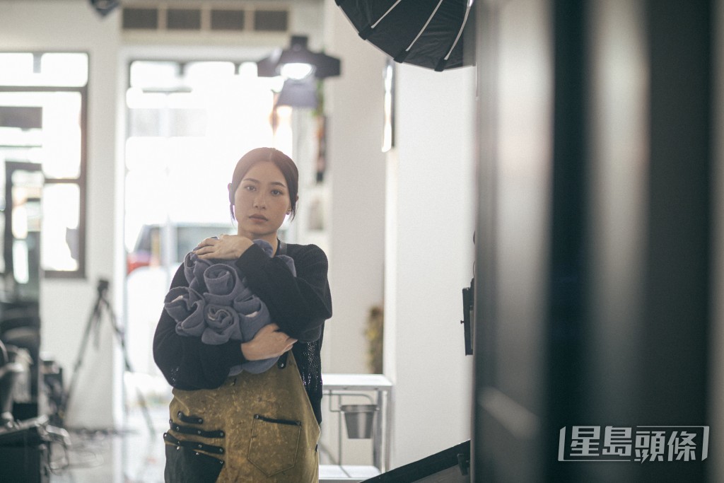 MV其中一位主角，是近期憑賀歲片《夜王》中「葵芳」一角而走紅的蔡蕙琪。