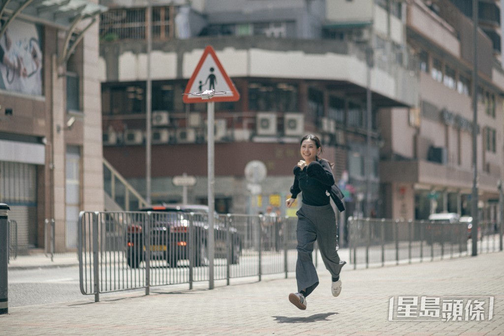 蔡蕙琪在MV中用身體語言，演繹拍翼飛向未知天空的意境。