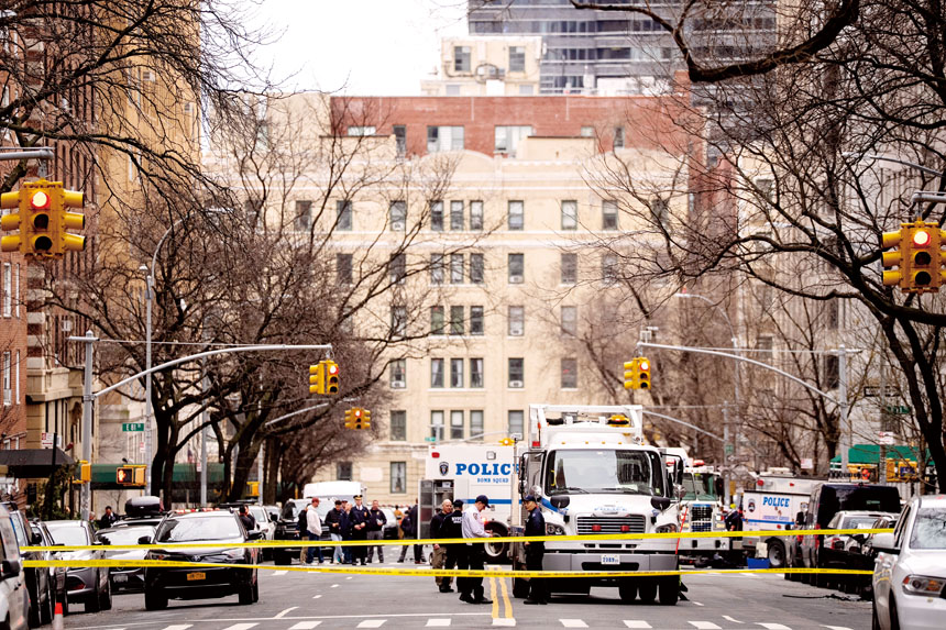 兩名疑犯被控向恐怖組織提供物質支持及陰謀使用大規模殺傷性武器，若最高罪名成立，兩人將面臨終身監禁 。 Vincent Alban/紐約時報