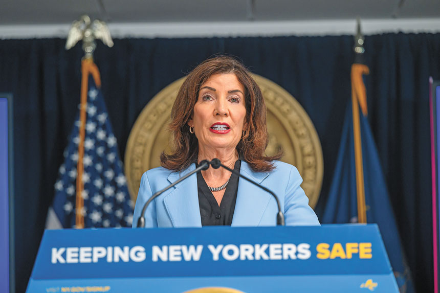 胡楚宣布追加資金，讓學校及宗教場所升級安全系統。 州長辦公室Flickr圖片