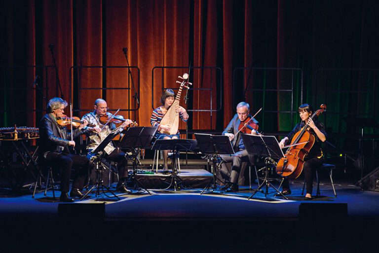 克羅諾斯四重奏與吳蠻合作多年。 照片Lenny Gonzalez提供