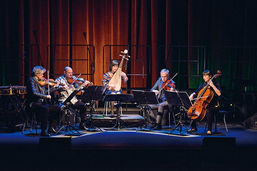 克羅諾斯四重奏與吳蠻合作多年。 照片Lenny Gonzalez提供