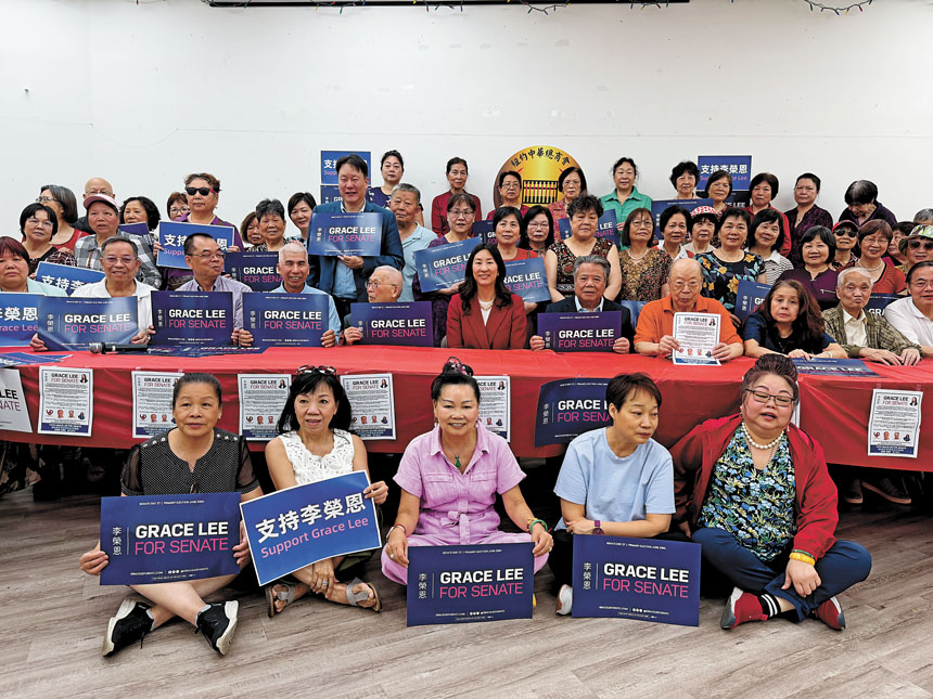 參選人李榮恩與孔廈居民及支持者大合照。