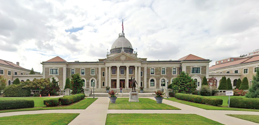 納蘇縣行政暨立法大樓外觀。 圖片來源：谷歌地圖