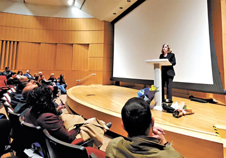 皇后區地方檢察官凱茲活動圖。圖片來源：凱茲社交媒體賬號INS