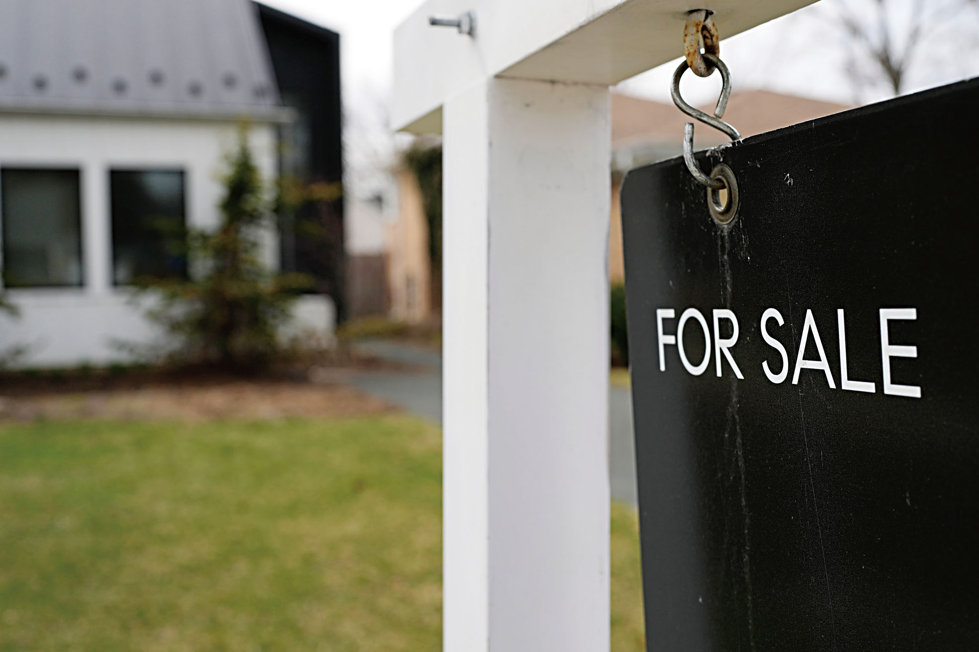 伊朗戰爭引發的抵押貸款利率上漲加劇洛杉磯房地產市場。美聯社