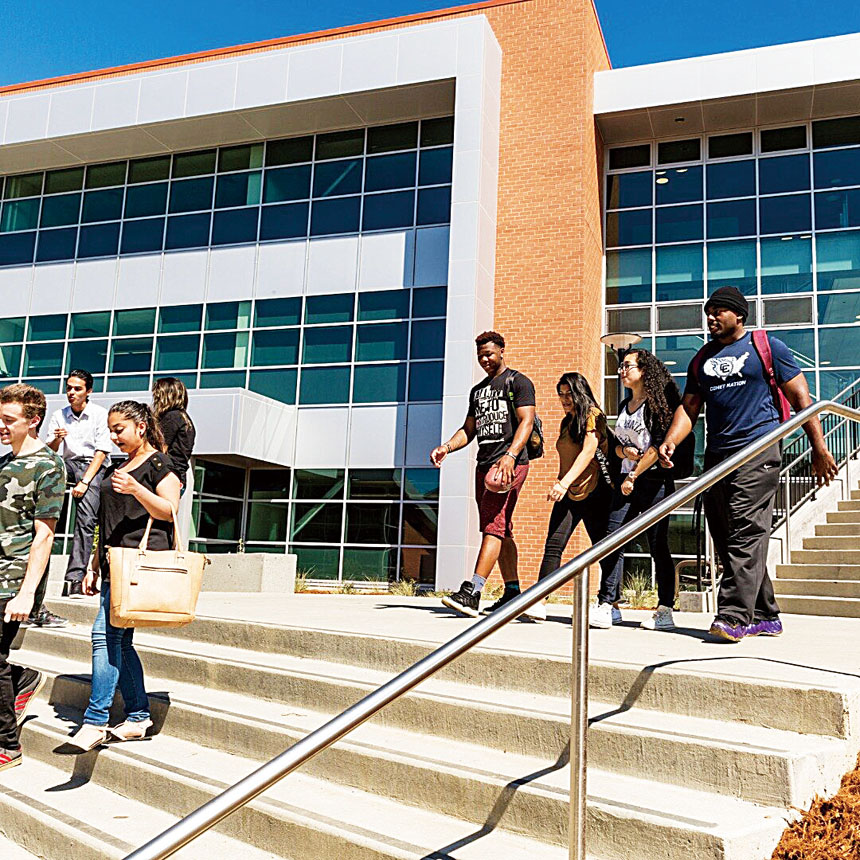 東灣康特拉科斯特學院（Contra Costa College）。校方臉書