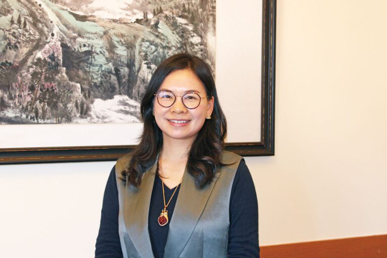 陳小焱提出市憲章修訂草案，建議設立市立公共銀行。記者陳程威攝