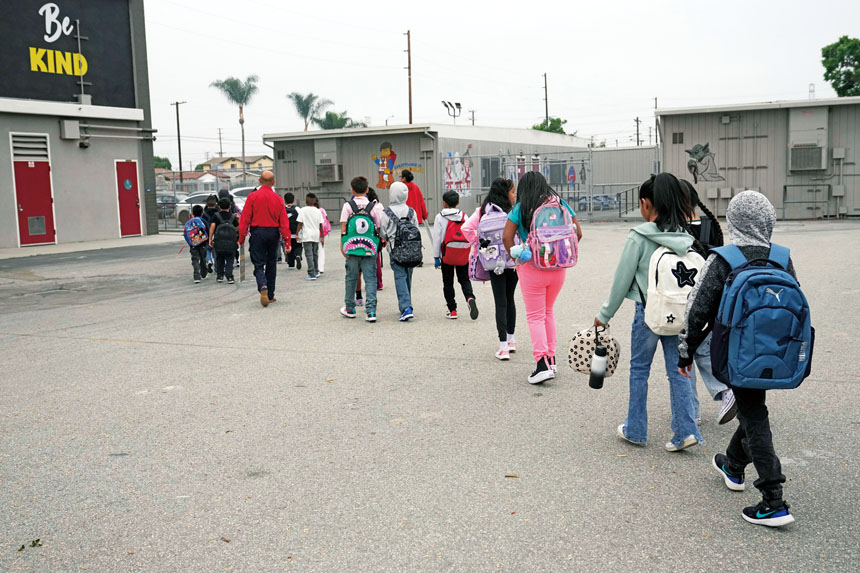 民調發現選民對地方公校發債案支持度不高。美聯社