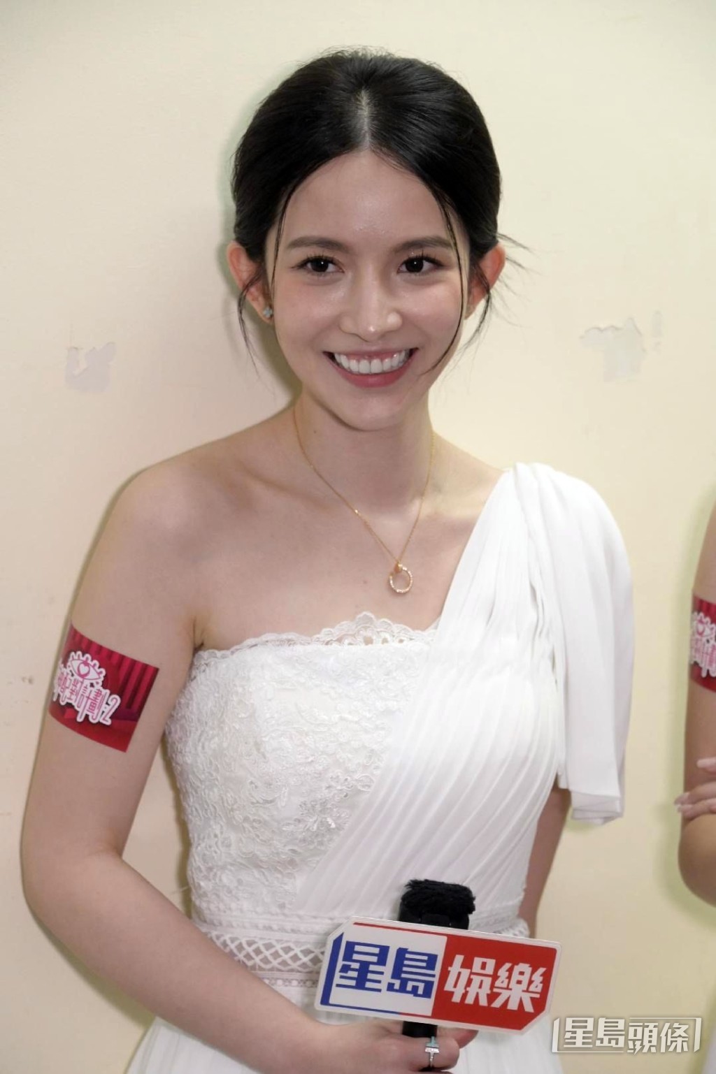 陳若思展露燦爛笑容。