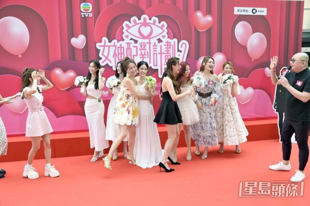 關嘉敏和李芷晴表示，今季的配對機會應該讓給新加入的「女神」。