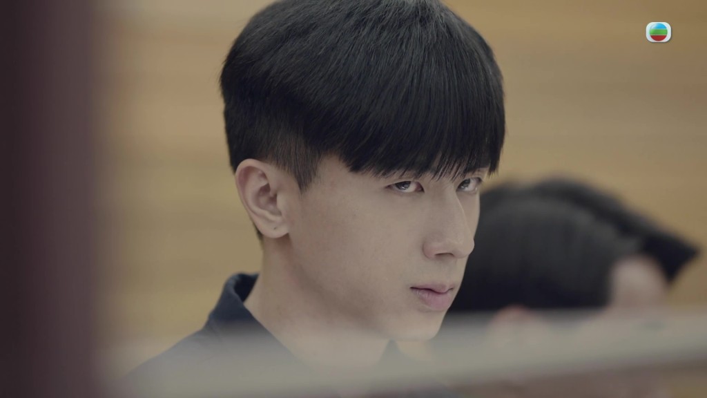 當年丘梓謙上庭，令法官父親許紹雄處境尷尬。