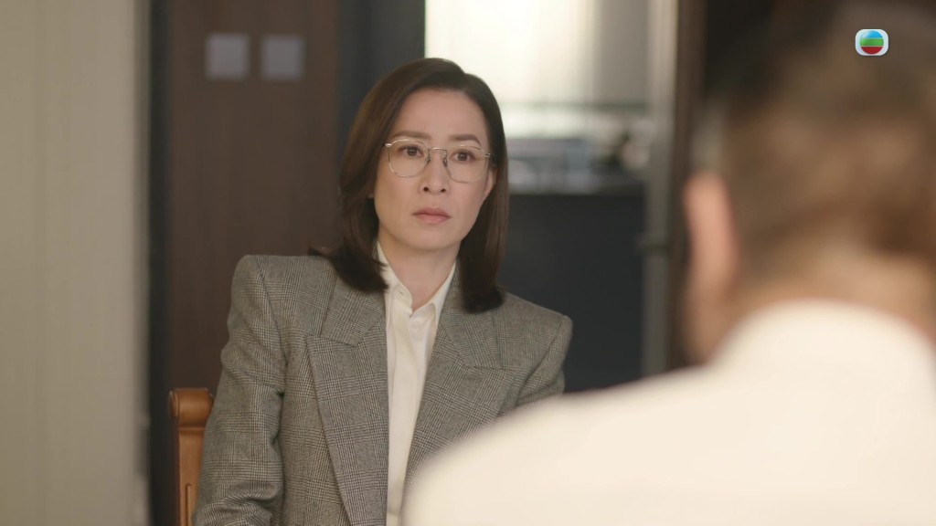 佘詩曼飾演的言官開解許紹雄，令他吐露內心掙扎。