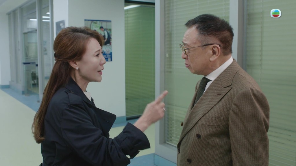 太太康華（康華飾）嚴厲指責許紹雄對兒子缺乏信任。