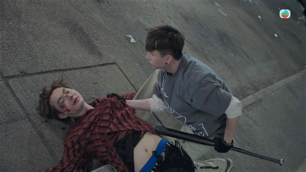 兩人之前在《反黑英雄》中是敵對關係，丘梓謙更曾擊倒林俊其。