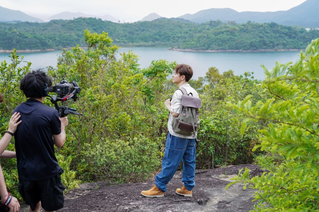 此手法正呼應了歌詞中，安仔懷念爸爸削梨子皮總是一氣呵成的習慣。