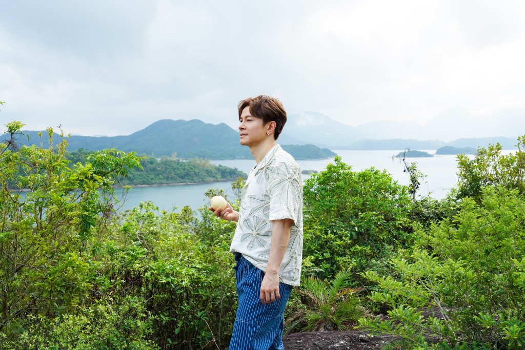 安仔透露，「陪我遠征」這四個字源自他的另一首歌《好好掛住》。