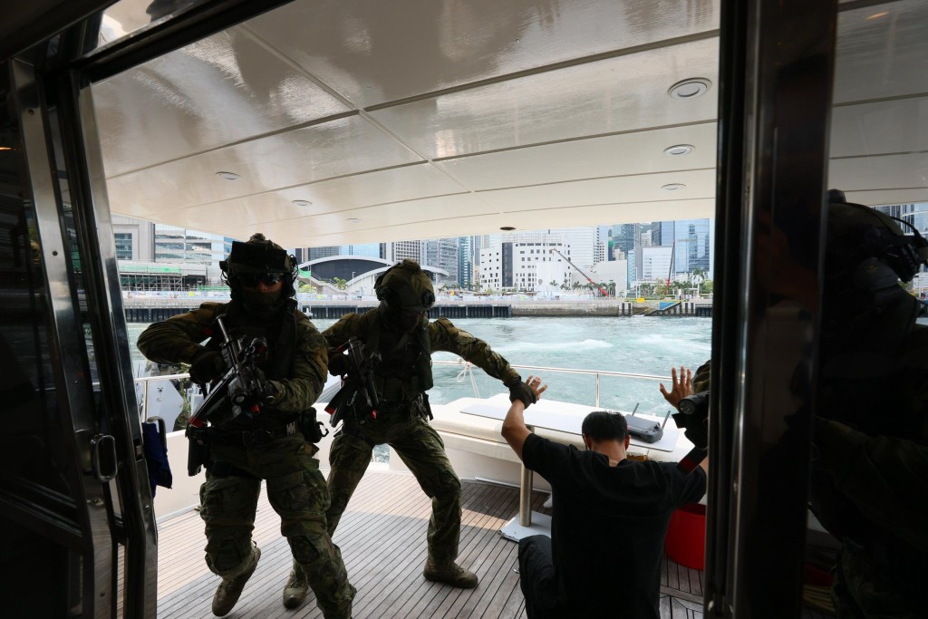 港警聯同國際刑警舉行「潛網」反恐演練 周一鳴處長視察