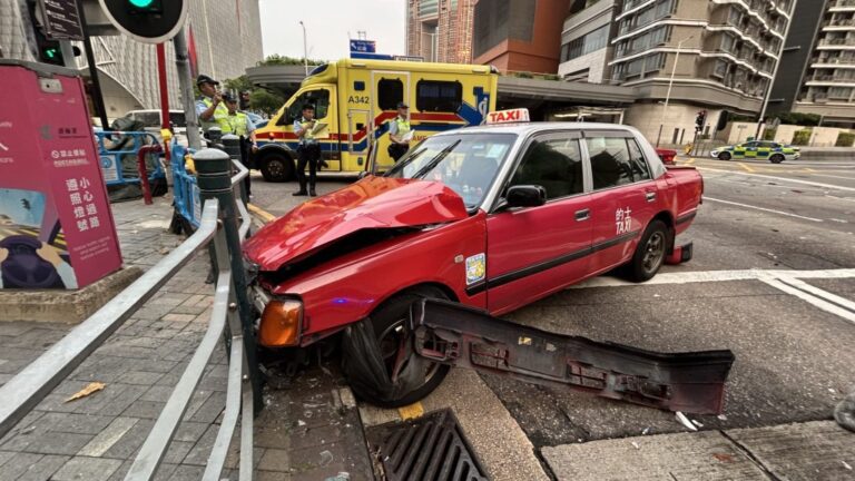 油麻地清晨的士與客貨車相撞 兩司機受傷送院
