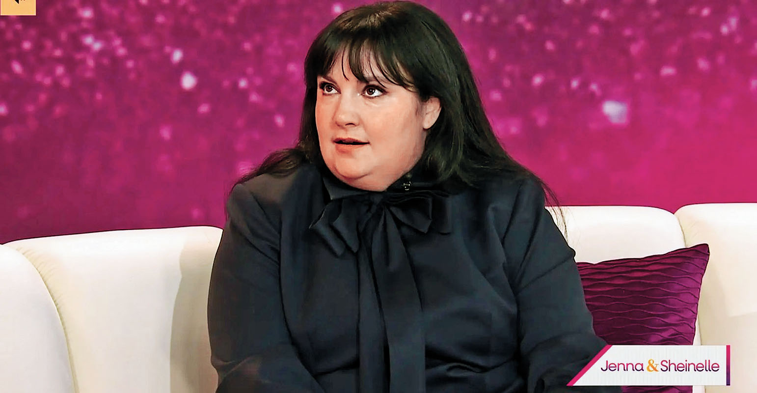 ■Lena近日為自傳受訪，大爆曾被阿當哉華粗暴對待。網上圖片