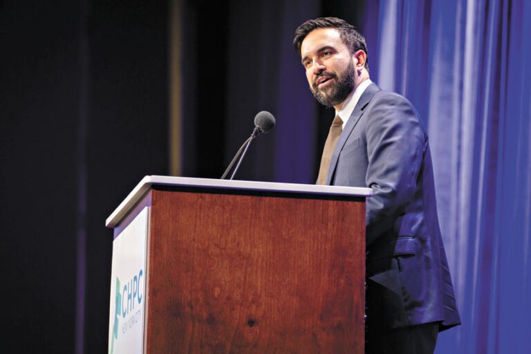 馬姆達尼正籌集資金支持免費托兒服務，致力兌現其競選承諾。 市長辦公處Flickr圖片