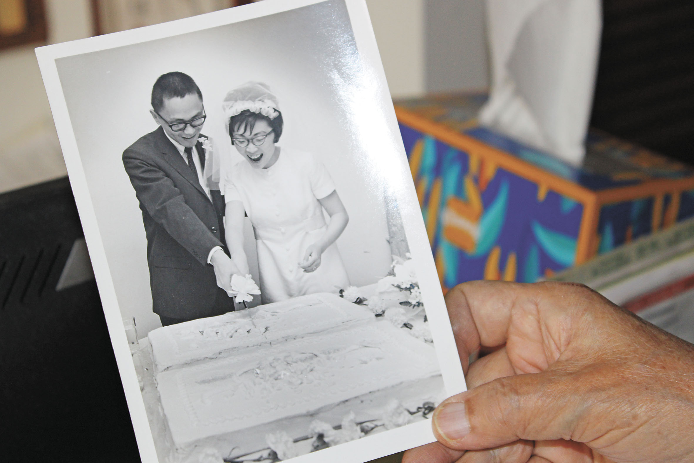 王靈智當年的結婚照。記者陳程威翻攝