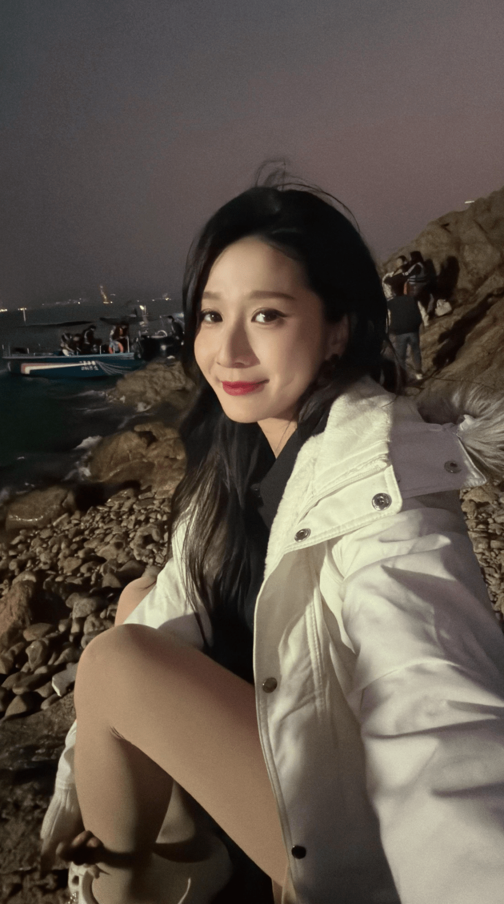 蔡頌思為拍攝《潛龍絕色令》前往荒島取景。