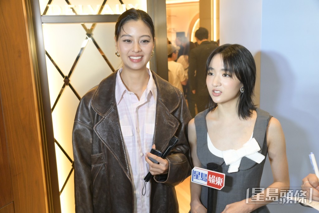 許恩怡與盧慧敏一同接受傳媒訪問。