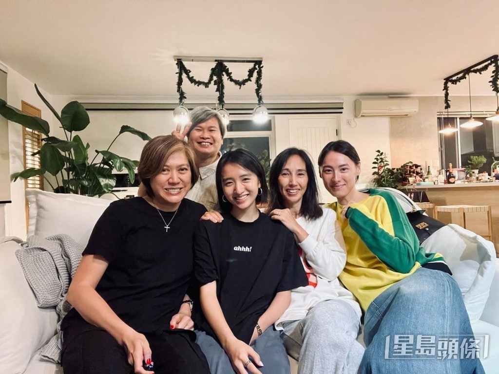 許恩怡獲得母親、昔日女神柏安妮的支持。