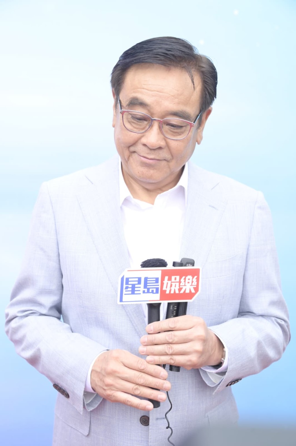 金像獎頒獎典禮主席爾冬陞於拜神活動後向記者講述今年頒獎禮的籌備情況。