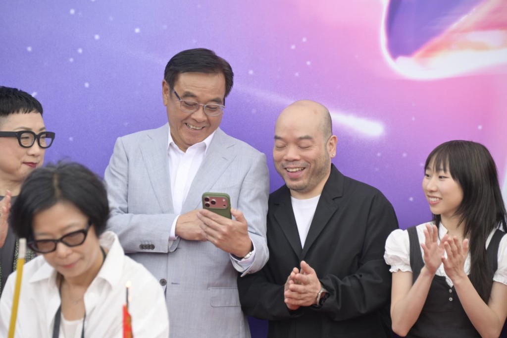 爾冬陞與擔任今年創作總監的《夜王》導演吳煒倫在活動上交流。