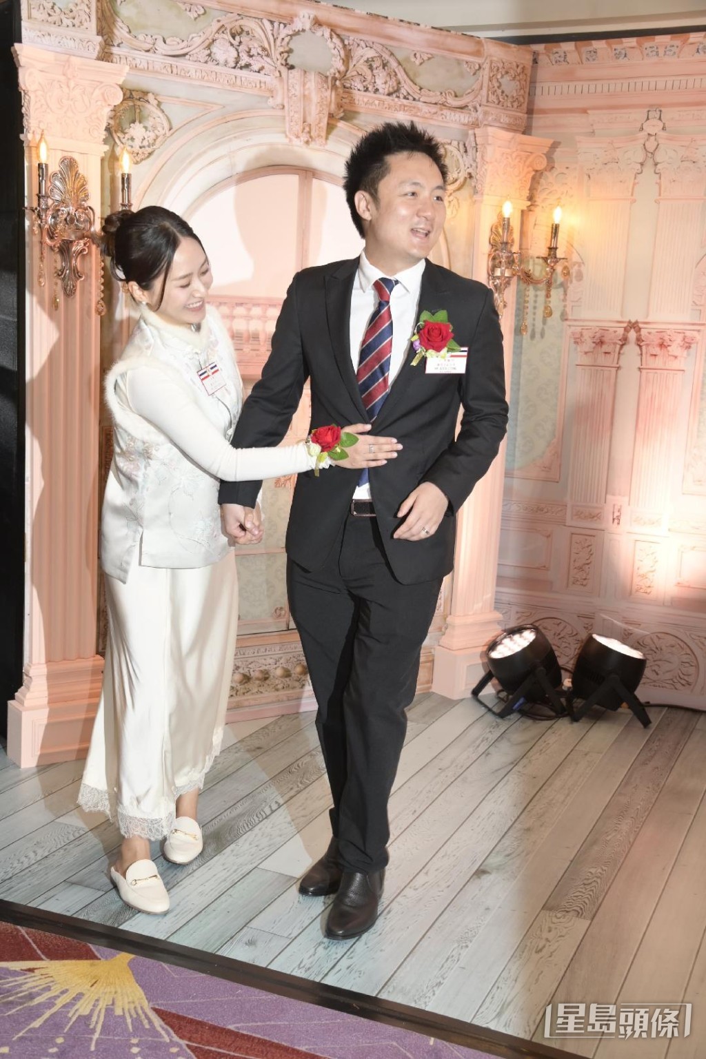 現場記者詢問二人是否有雙喜臨門的消息。