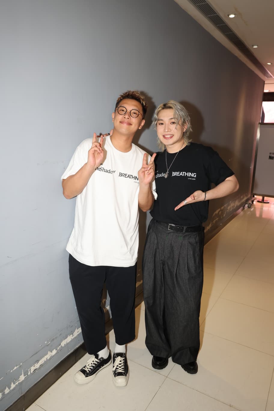 Jer進行Busking時，獲好友吳林峰為他伴奏。