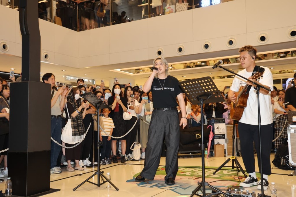 Jer原定唱六首歌，最終因樂迷熱情而Encore兩次。