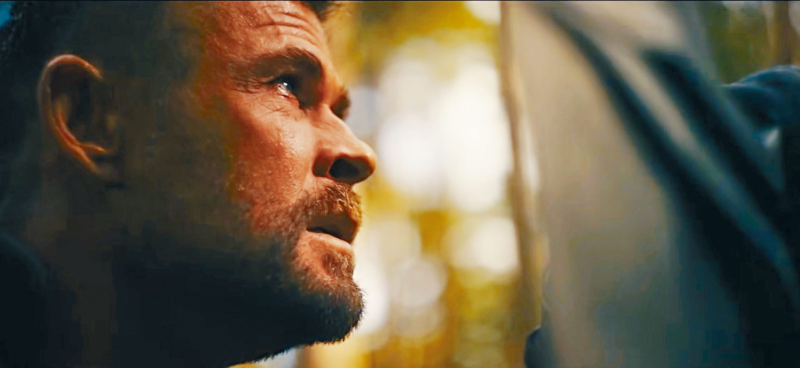 《復仇者5》昨公開預告，雷神的鐵鎚被美國隊長搶去。網上圖片