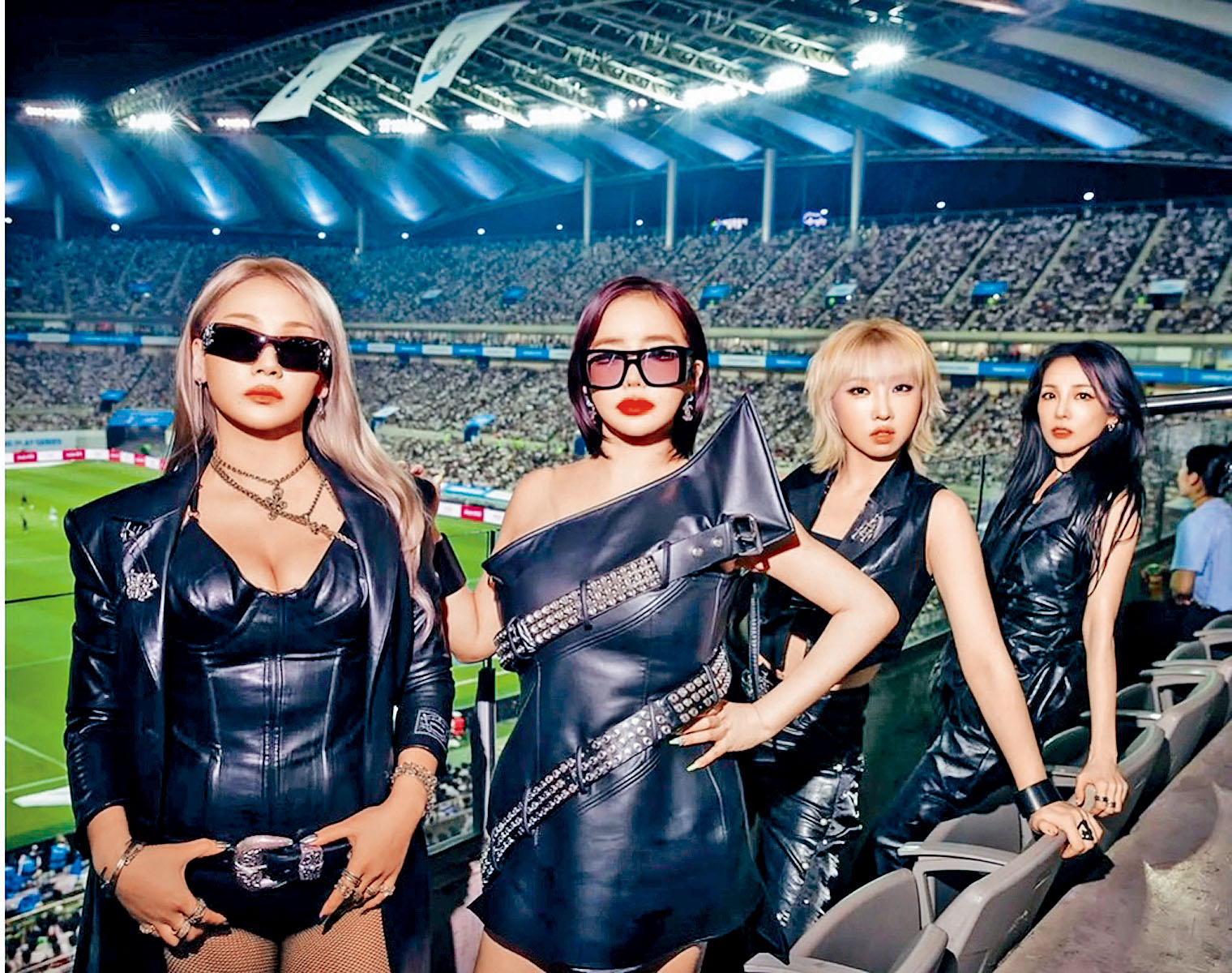 朴春（左二）昨日再發文讚3位隊友，並讚Dara（右一）美麗動人。