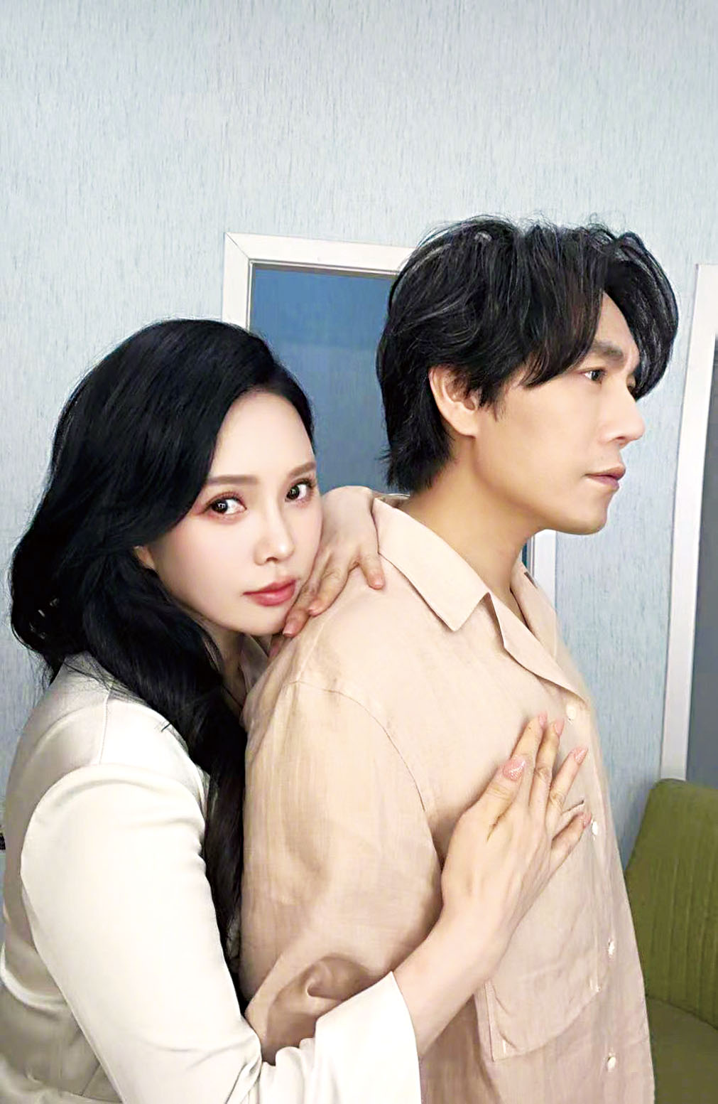 伊能靜和丈夫秦昊。網上圖片 .c3-c4 伊能靜家庭美滿，育有一兒一女。網上圖片