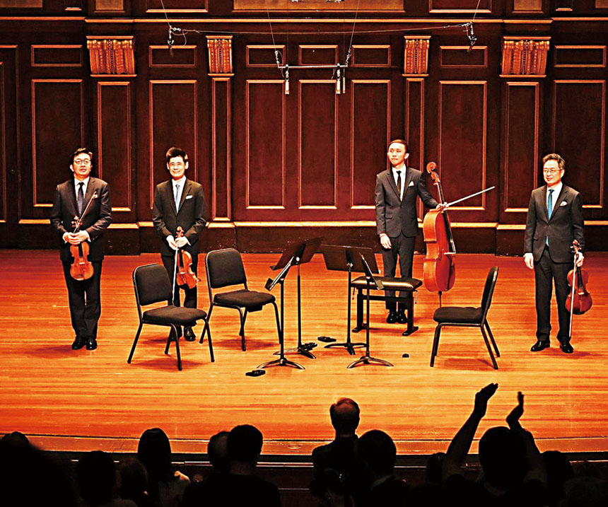 四位音樂家謝幕。