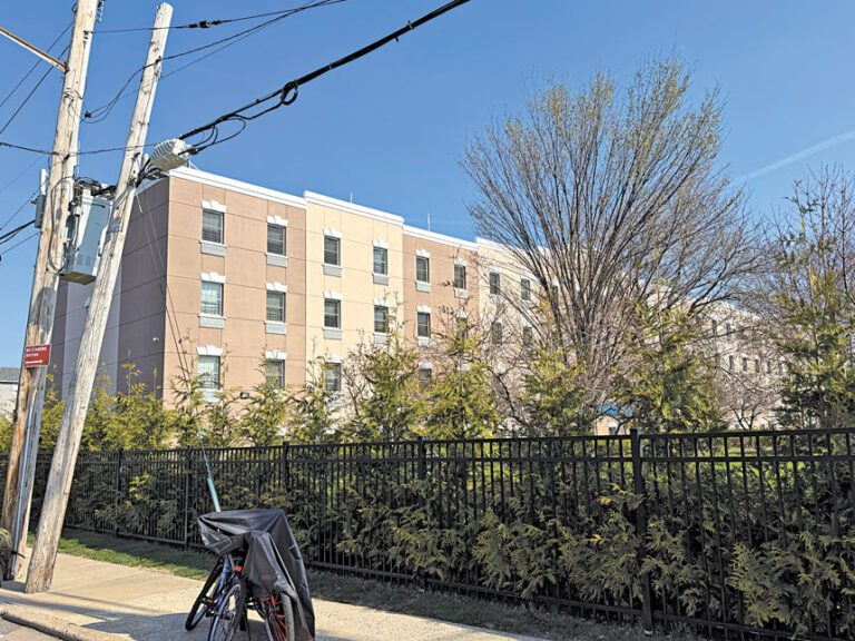 市府計劃將圖示的前老人公寓改為遊民所。